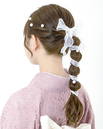 Trendy bubble ponytail hairstyle for a cute and modern Kyoto Kimono Experience.