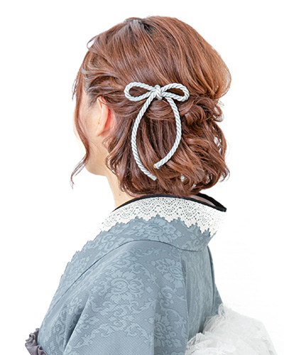 Beautiful half-up half-down hairstyle for a relaxing Kyoto Kimono Experience.