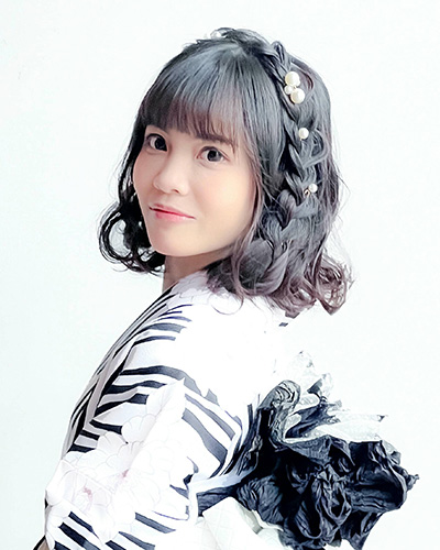 Soft braided curls hairstyle to enhance your lovely Kyoto Kimono Rental look.